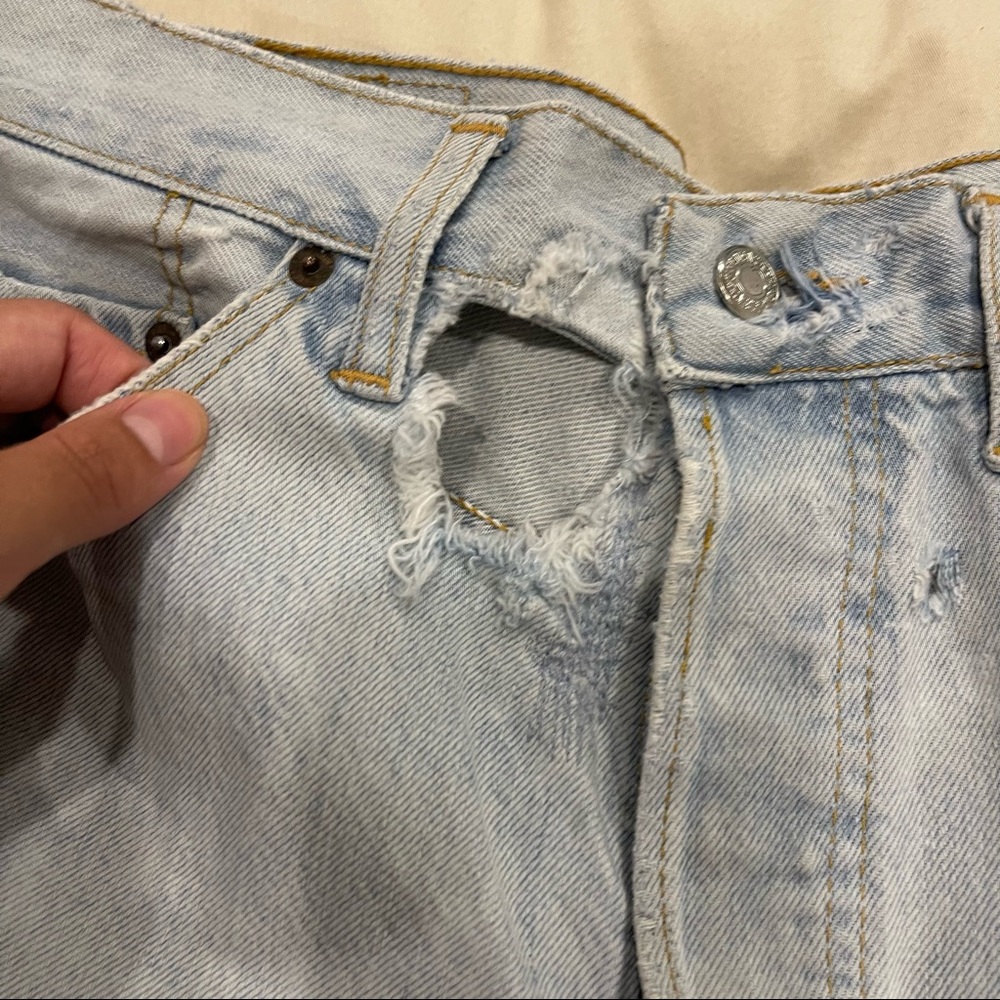 LEVIS 501 DISTRESS SHORTS - Picture 5 of 6